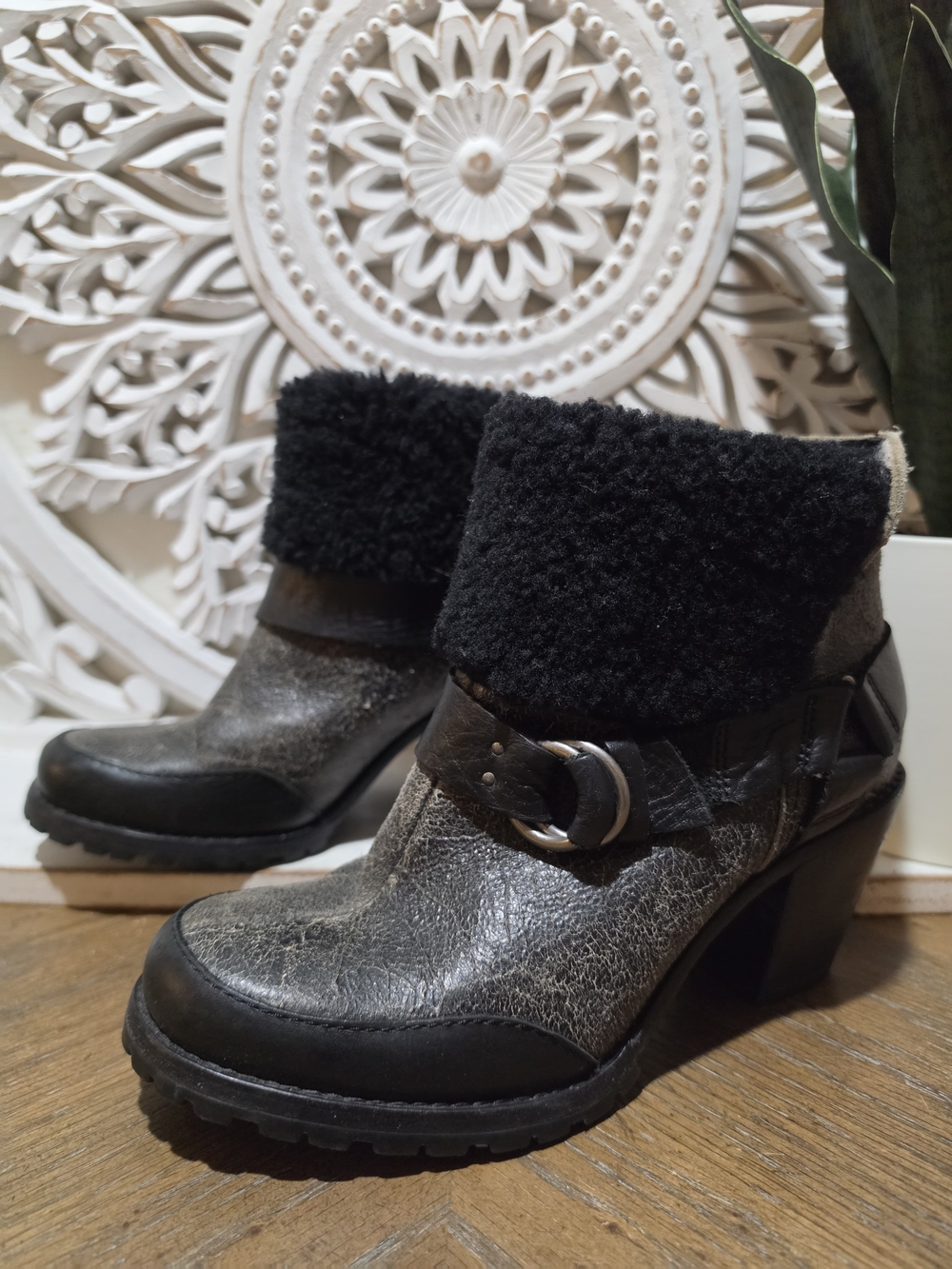 Woolrich Black Shearling Ankle Boots Womens Size 6